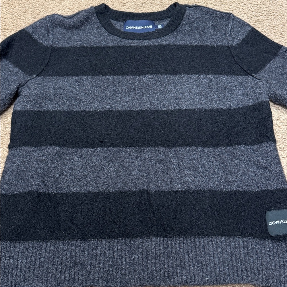 Calvin Klein women’s sweater. Small - Picture 4 of 6